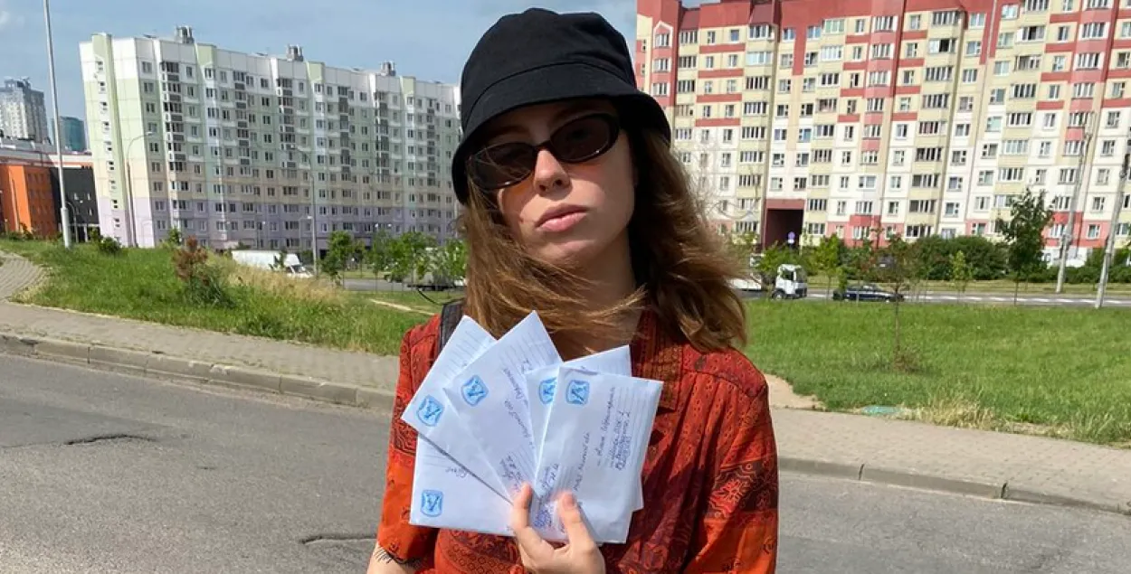 "Пишите политзаключённым &mdash; будьте крутышами!" &mdash; писала Арина Коршунова в​ Twitter.