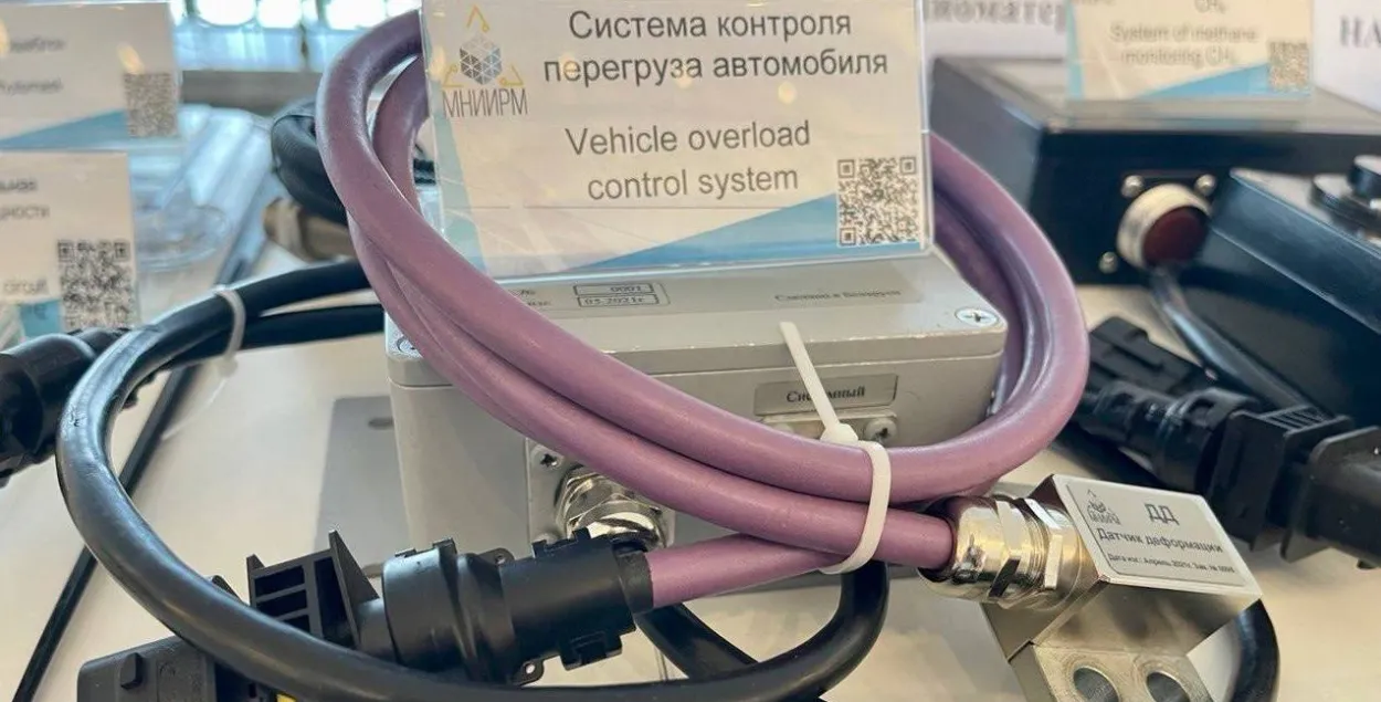 Перад пачаткам нарады Аляксандру Лукашэнку паказалі "айчынныя распрацоўкі" /&nbsp;@pul_1