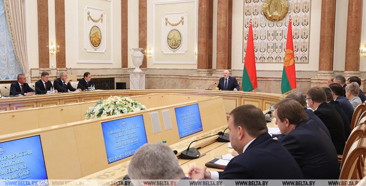 Александр Лукашенко на совещании / БЕЛТА​