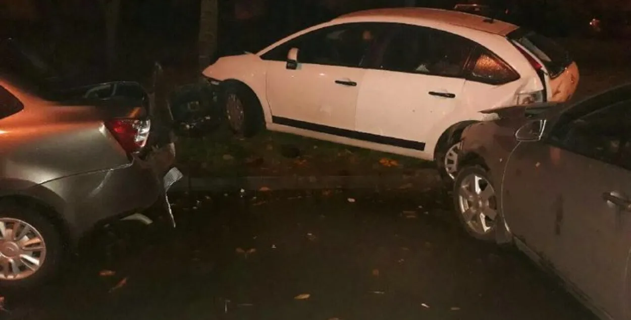 У Мінску п’яны кіроўца за 15 хвілінаў разбіў пяць аўто