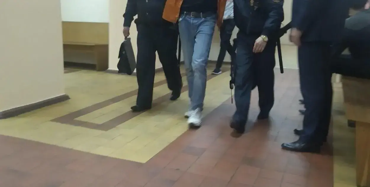 Актывістаў, якія прыйшлі з труной на парад, асудзілі на "суткі" 