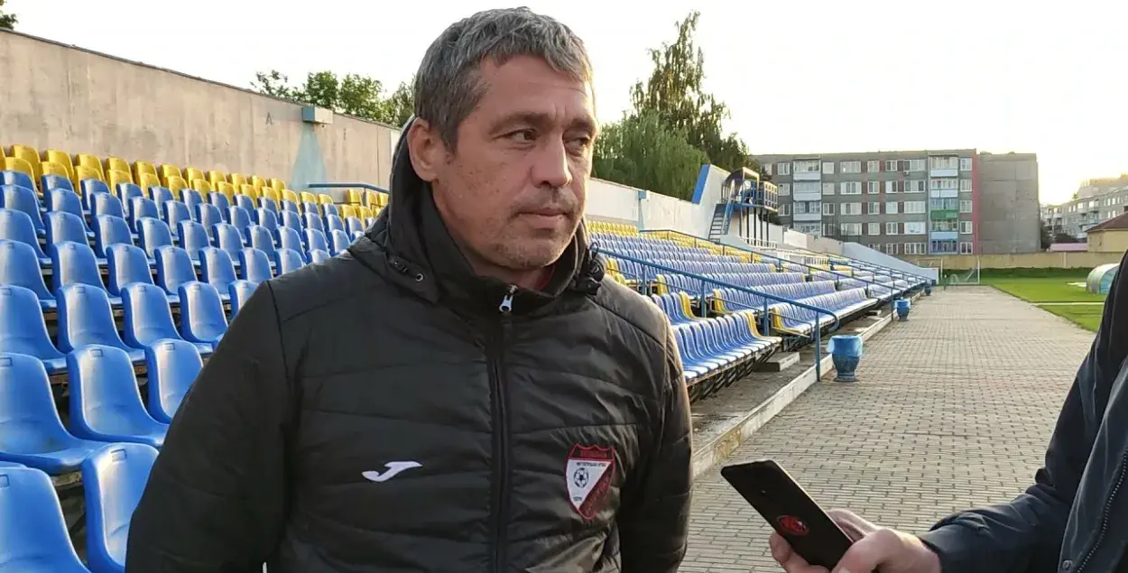 Альберт Рыбак во время работы в Бобруйске / fcbelshina.by
