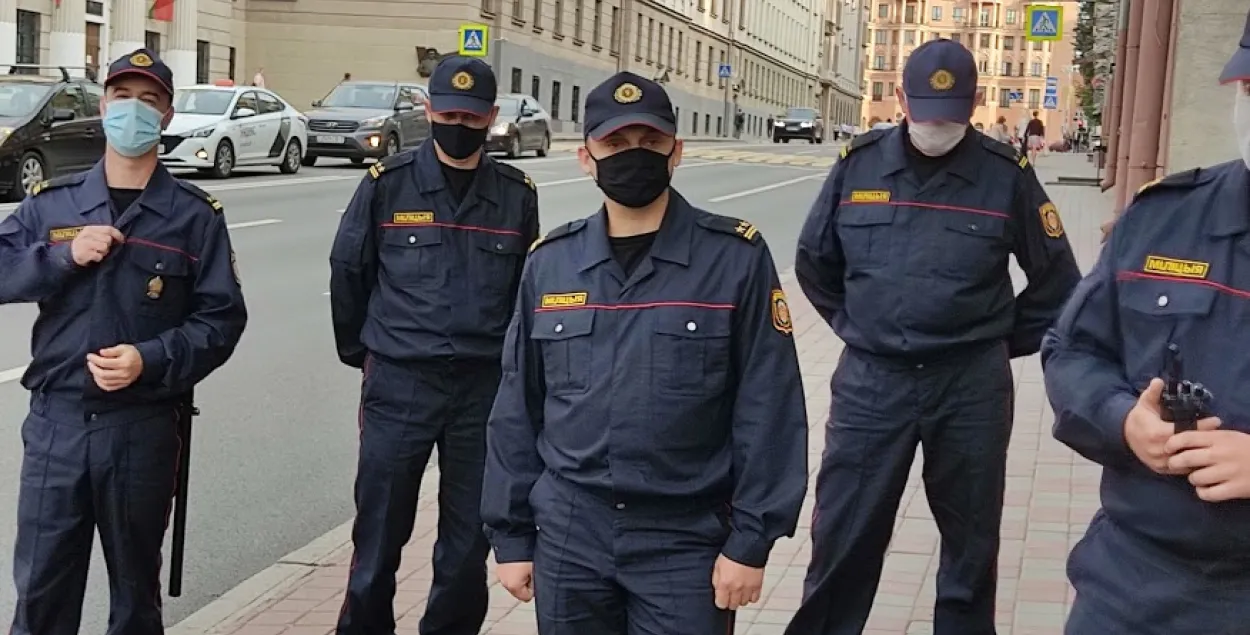МУС: у інтэрнэт з 9 жніўня трапілі звесткі на 300 супрацоўнікаў