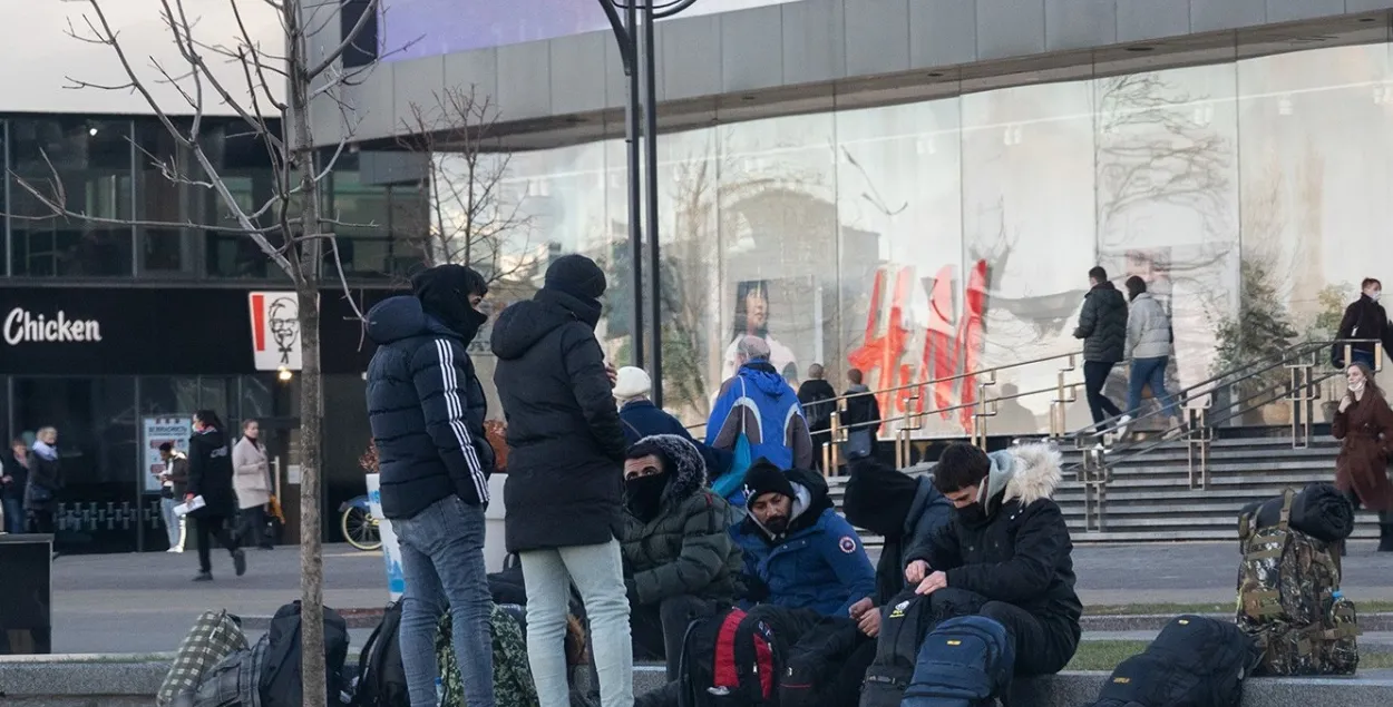"Туристы" у ТЦ "Галерея" в Минске&nbsp;