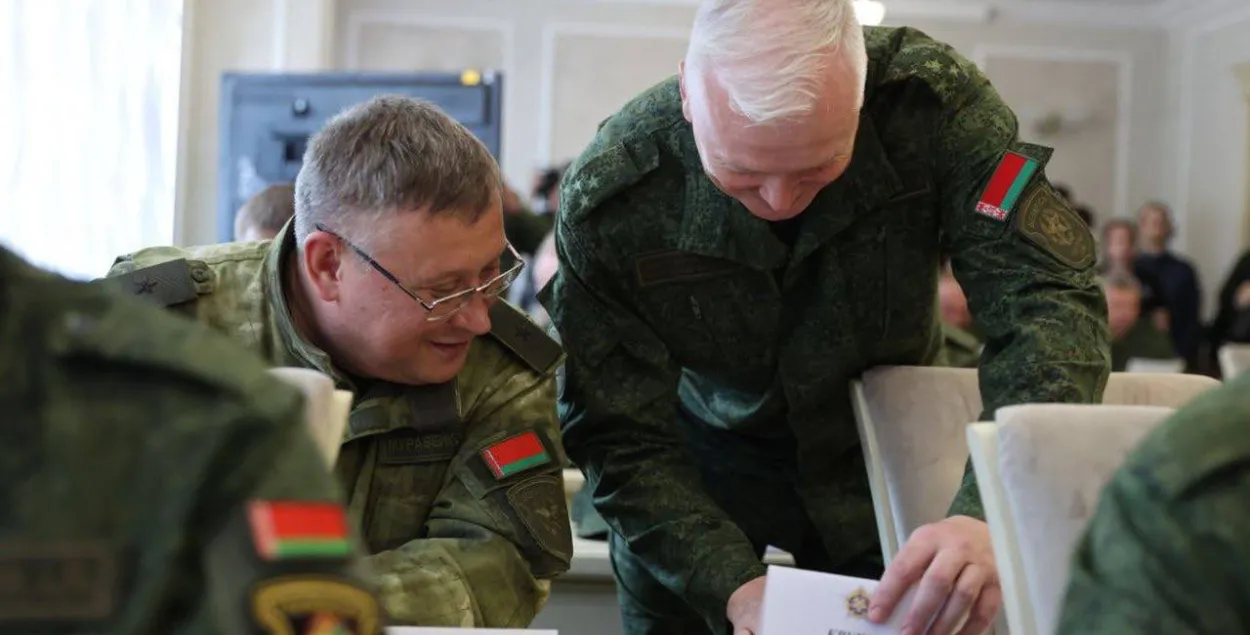 —В сборе участвуют председатели областных и Минского городского исполнительных комитетов, а также военкомы / @modmilby
