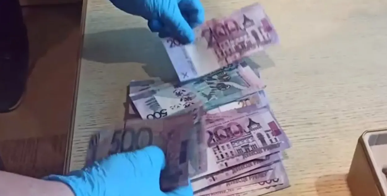 Мужчину задержали при передачи части взятки / @pressmvd
