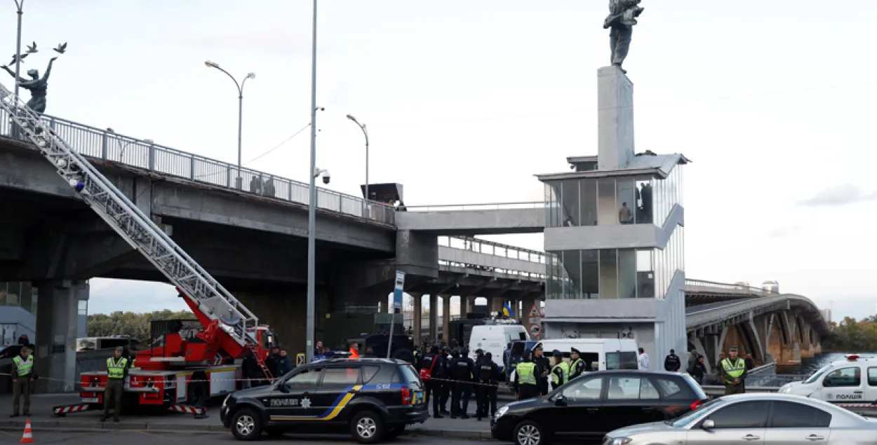 У Кіеве мужчына пагражаў узарваць мост Метро. Яго затрымалі