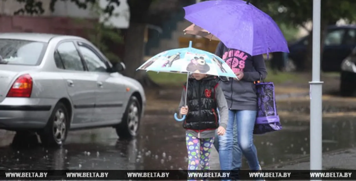 У пятніцу па ўсёй Беларусі чакаюцца навальніцы і моцны вецер