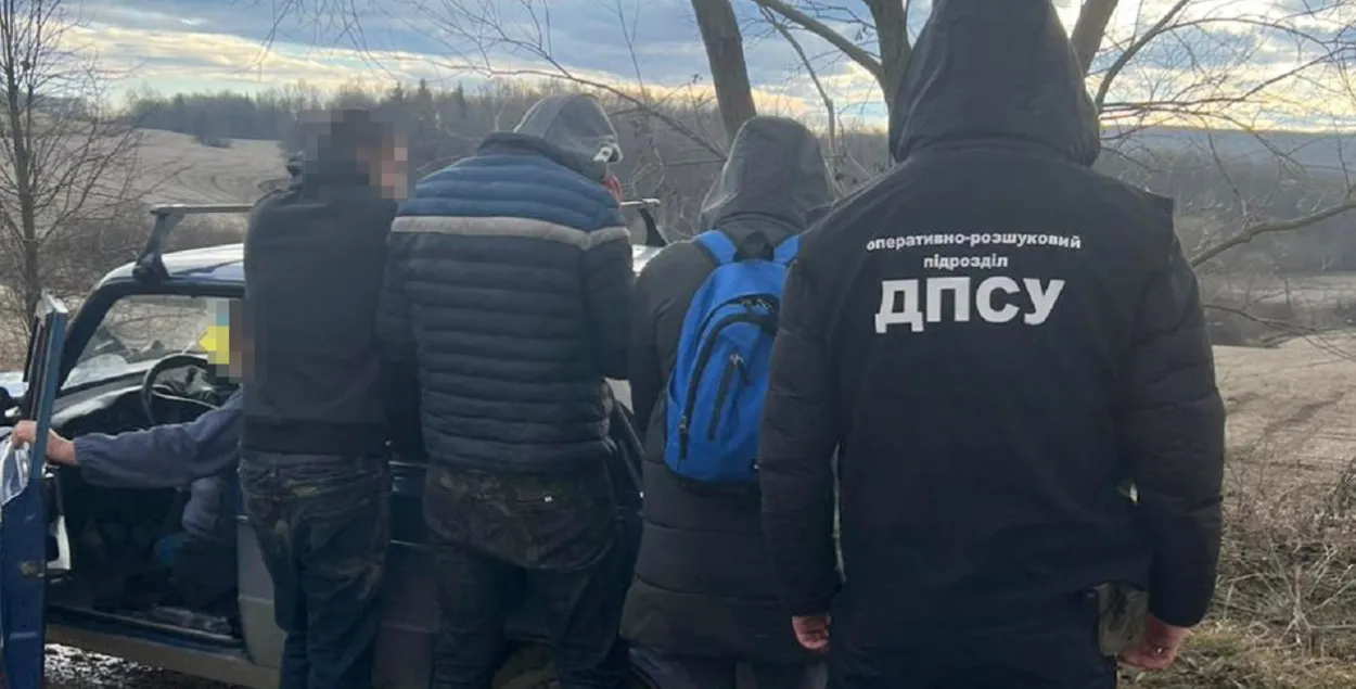 Группа задержанных при попытке перебраться через границу / dpsu.gov.ua
