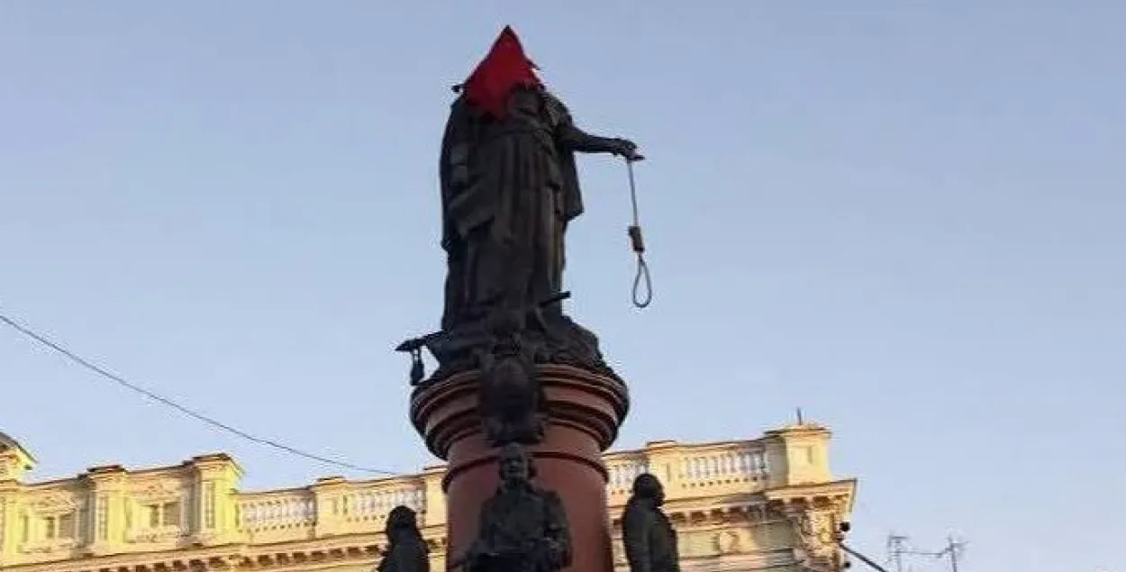 Помнік Кацярыне ІІ у Адэсе раніцай у сераду /&nbsp;twitter.com/odessatypical
