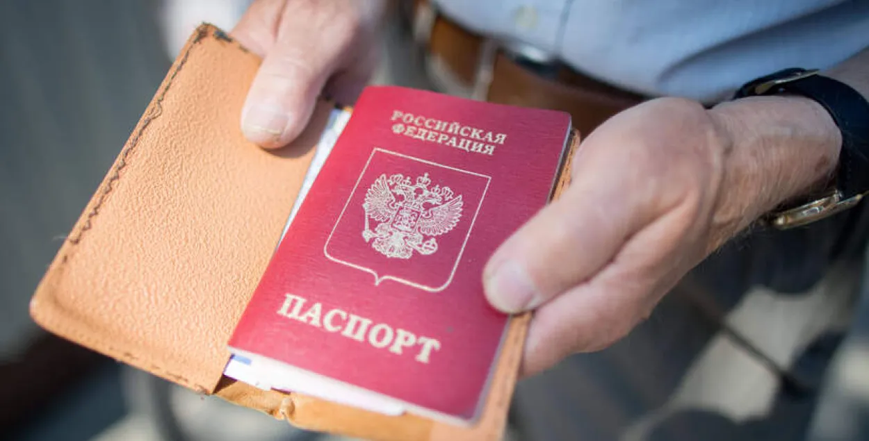 Зяленскі падтрымаў петыцыю аб увядзенні візавага рэжыму з Расіяй