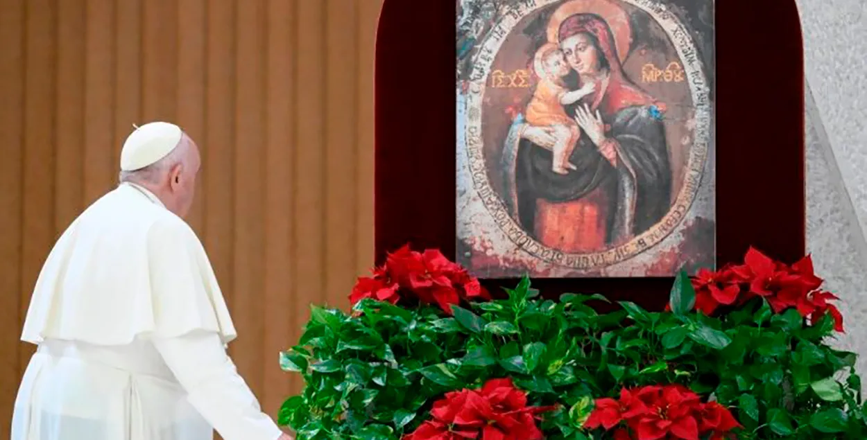 Папа Францішак маліўся перад абразом Маці Божай Жыровіцкай / vaticannews.va
