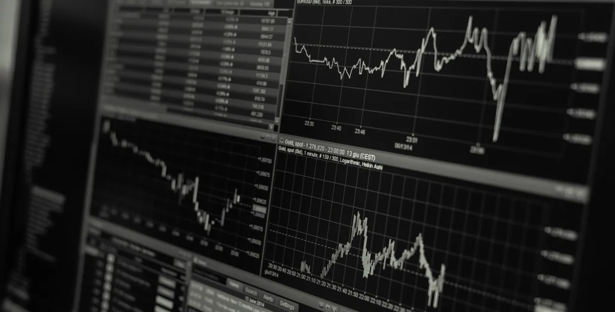 S&P изменило прогноз кредитного рейтинга Беларуси со стабильного на негативный