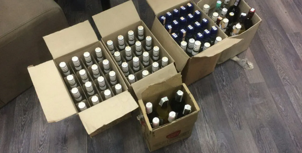 У Мінску падчас рэйду ў начным клубе выявілі нелегальны алкаголь (фота)