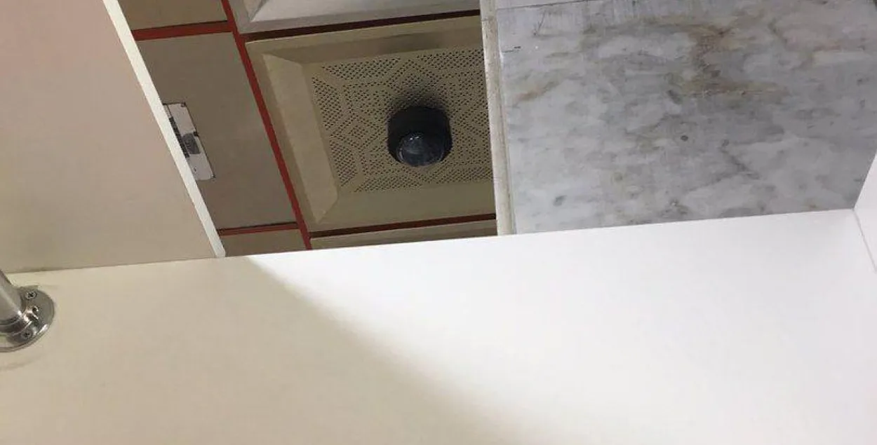 У жаночай прымяральні ЦУМа заўважылі камеру відэаназірання