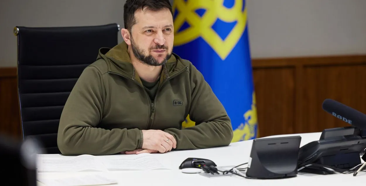 Флисовую байку Зеленского продали больше чем за 100 тыс. евро