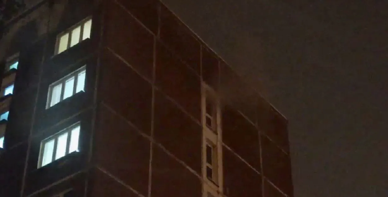 Здание общежития, в котором произошёл пожар / minsk.mchs.gov.by
