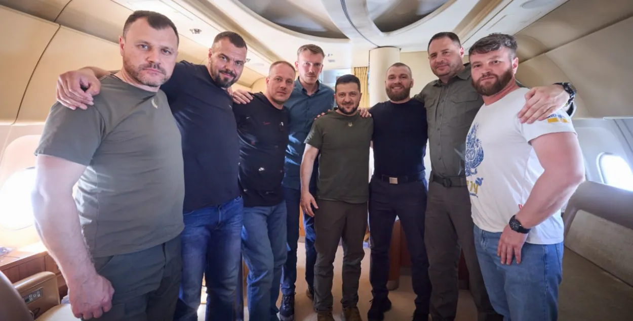 Командиры защитников "Азовстали" вместе с Зеленским / тг-канал Зеленского&nbsp;
