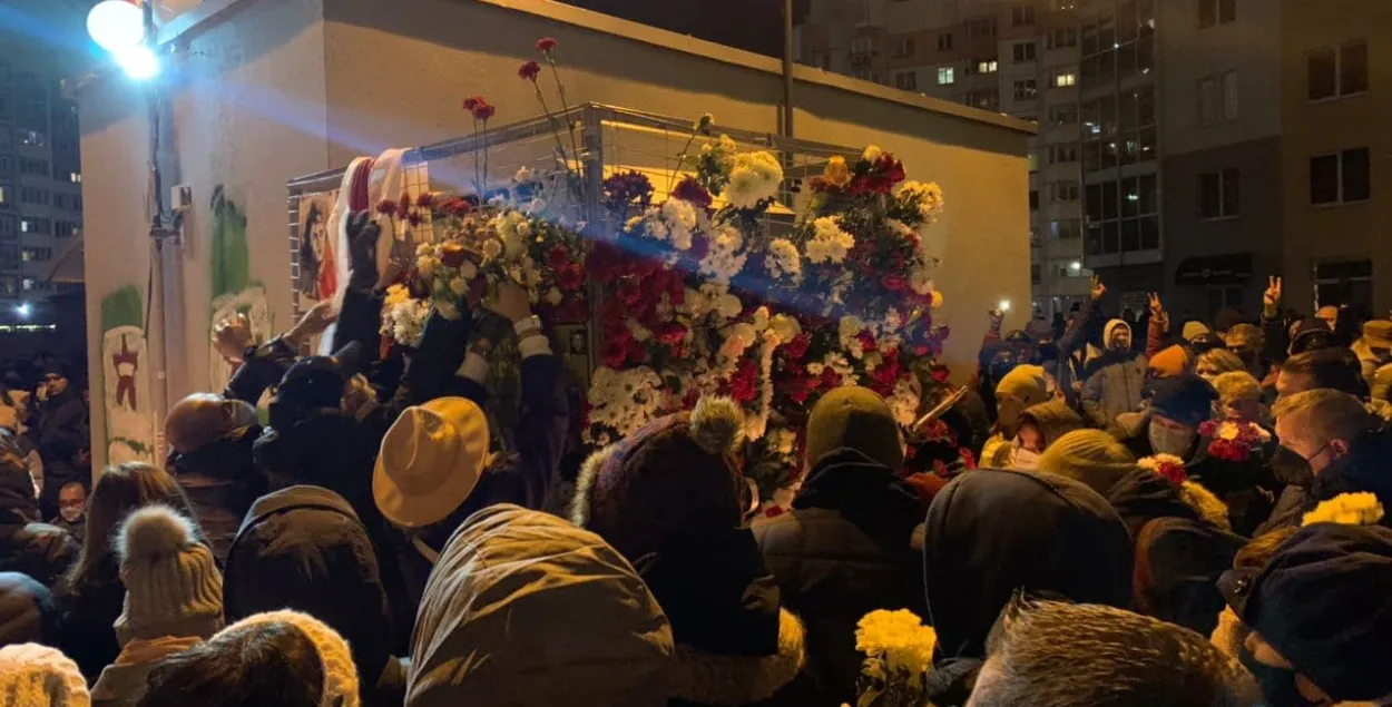 Мемориал в память Романа Бондаренко на "Площади перемен" / Еврорадио