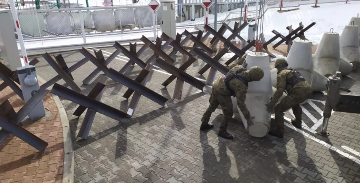 Польскія ўмацаванні на мяжы з Беларуссю / twitter.com/mblaszczak
