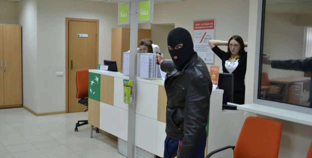 Падазраваных у абрабаванні банка пад Маладзечнам затрымалі праз 4 месяцы