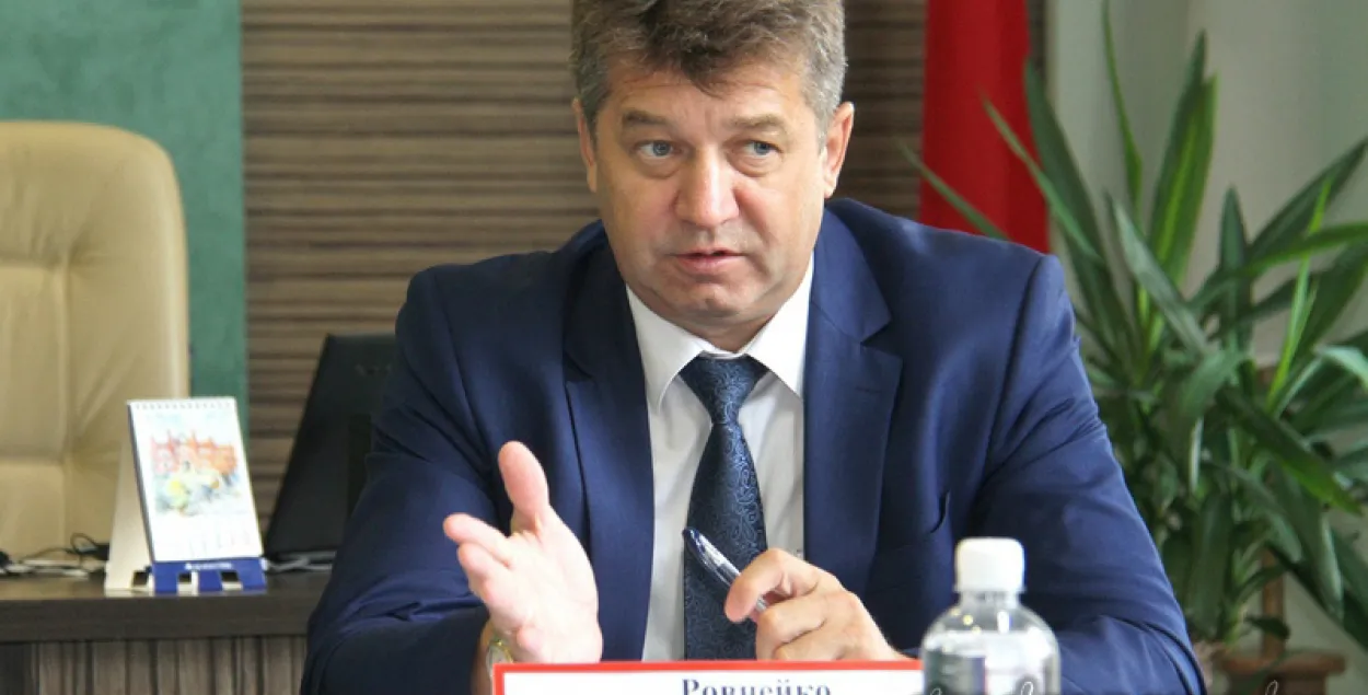 КДБ затрымаў за хабар памочніка прэзідэнта Сяргея Раўнейку