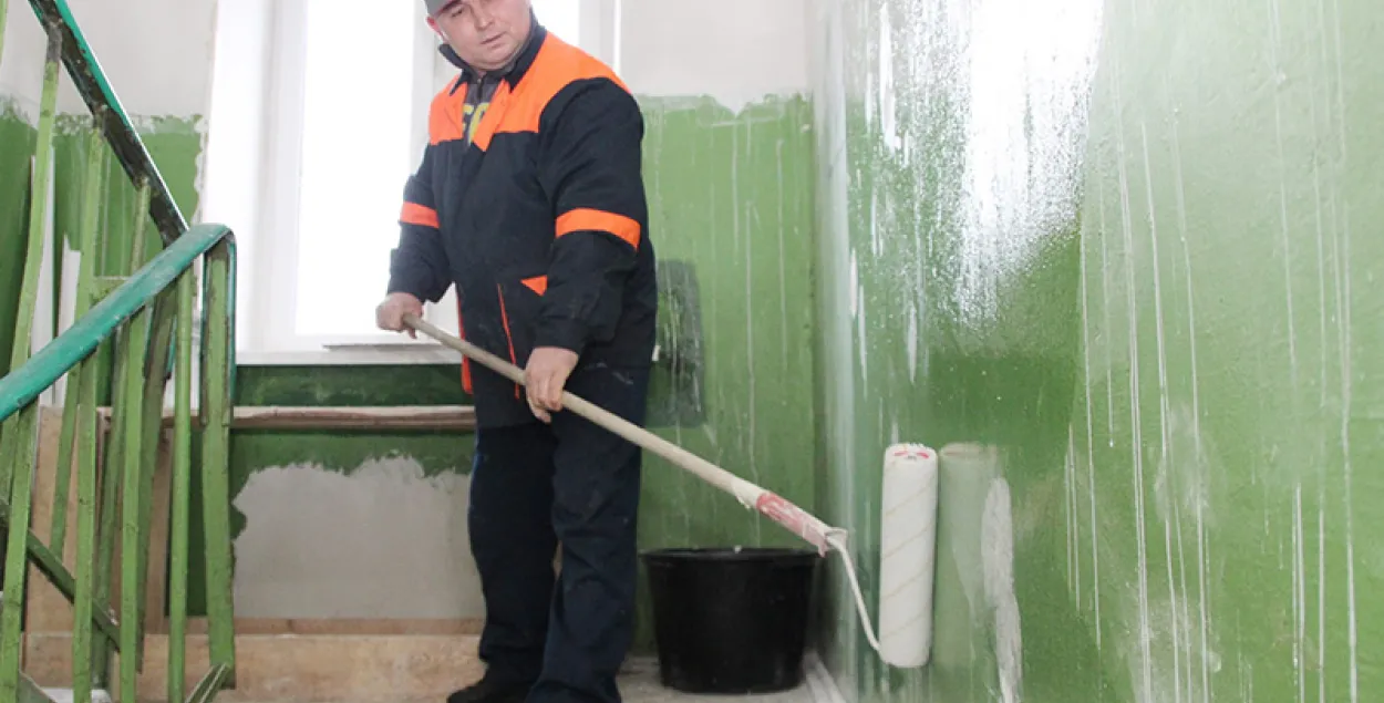 У межах планавага рамонту ў пад'ездзе могуць толькі пафарбаваць сцены / vminsk.by​