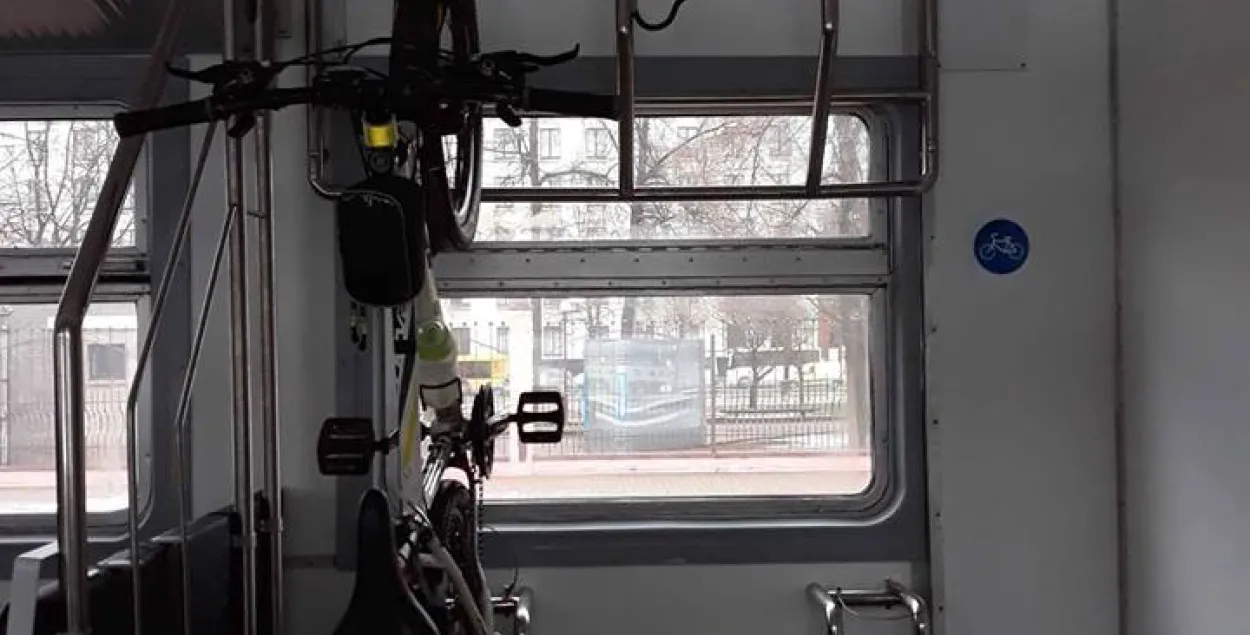 У электрычках абсталёўваюць месцы для правозу ровараў