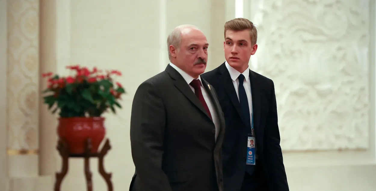 Александр и Николай Лукашенко в КНР в 2019-м / Reuters
