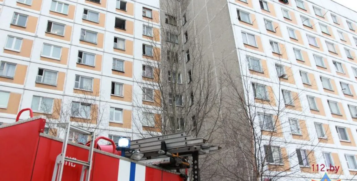 У сталічным Уруччы раніцай гарэў інтэрнат — 280 чалавек эвакуявалі (фота)