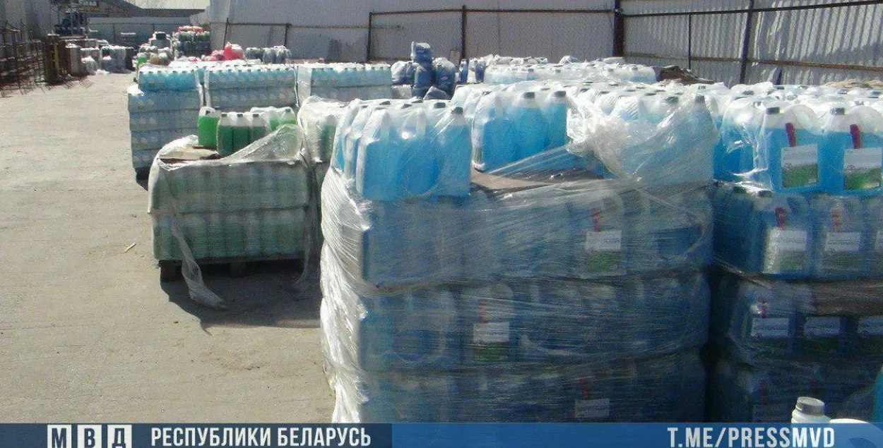 Вытворчасць фальшывага антысептыку выявілі ў Мінску 
