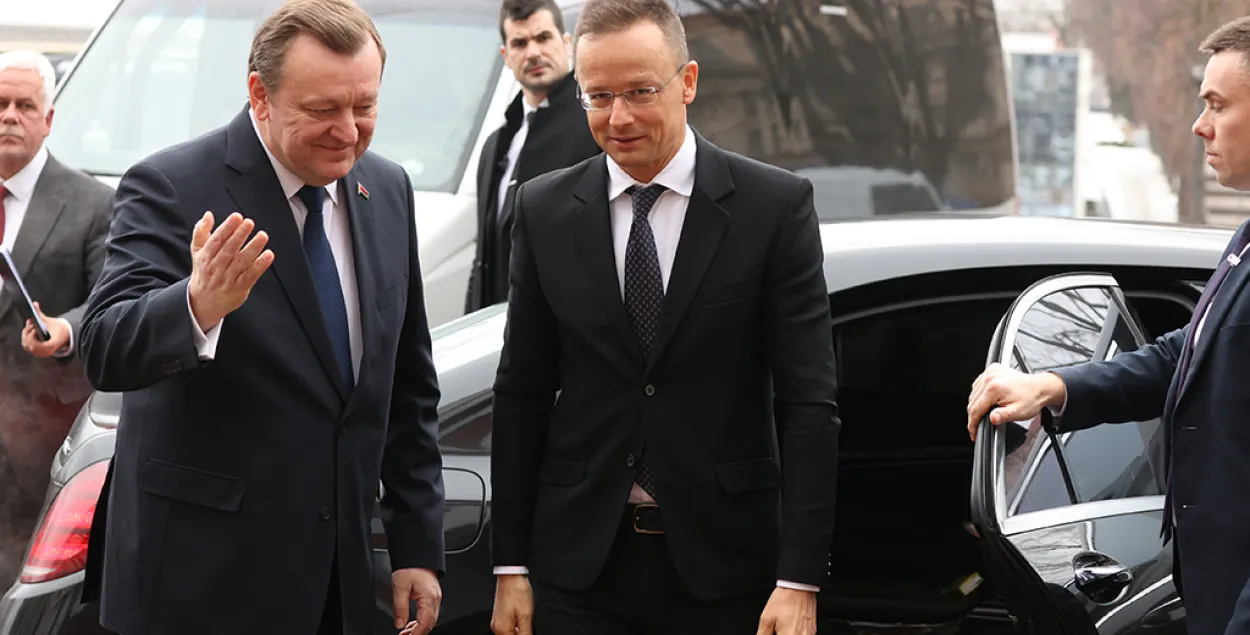Сергей Алейник и Петер Сийярто / mfa.gov.by
