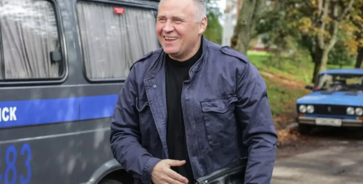 Мікалай Статкевіч выйшаў з Акрэсціна на волю