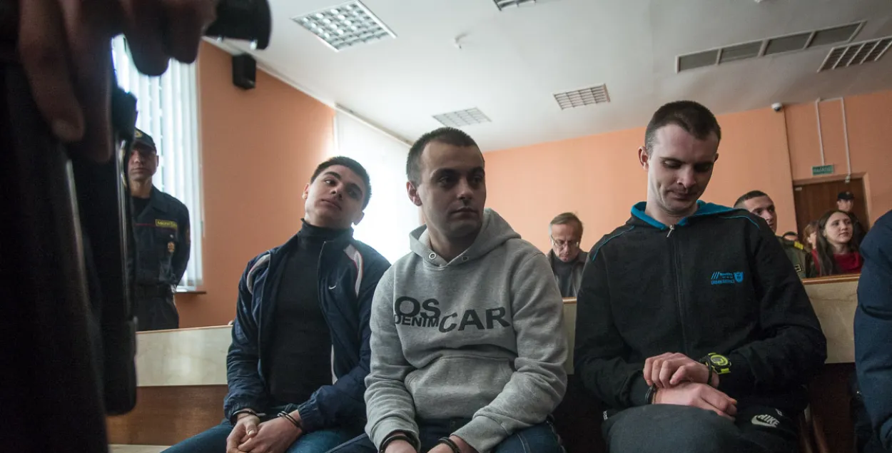 Сукавенка біў сяржантаў драўлянай палкай, калі тыя не здалі залік