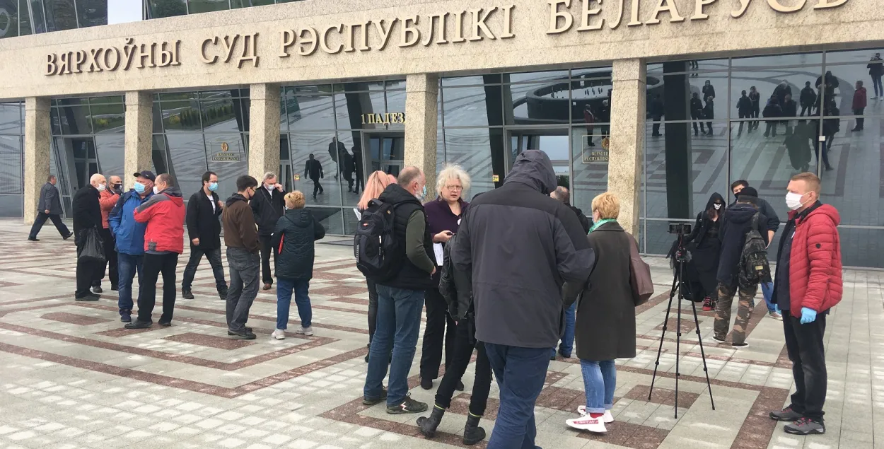 У здания Верховного суда / Еврорадио