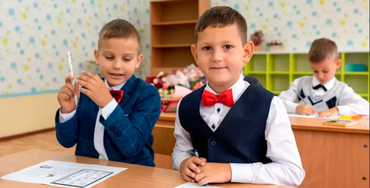Мінадукацыі: элемент школьнай формы — гэта не значок, не гальштук і не хустка