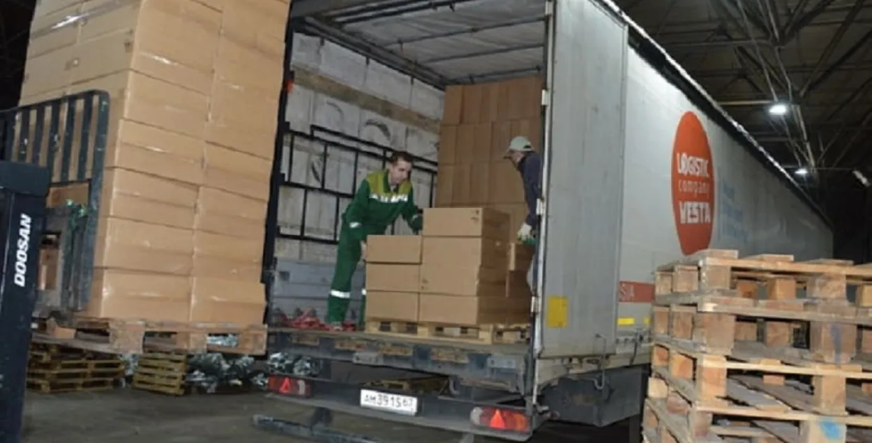 Разгрузка контрабанды / ctu.customs.gov.ru

