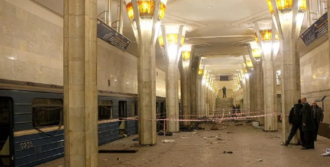 Станция метро "Октябрьская" 11 апреля 2011 года / Фото из соцсетей