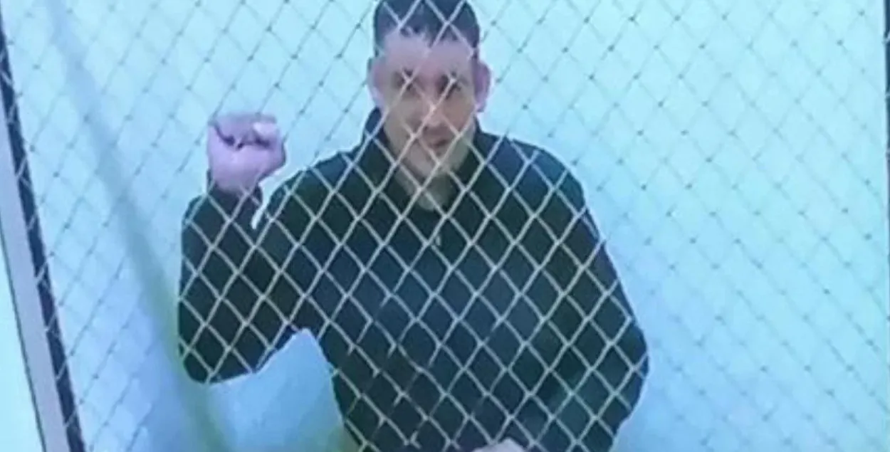 Сяргей Ціханоўскі ў зняволенні / Кадр з відэа

