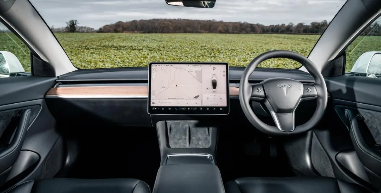 Tesla Model 3 / topgear.com