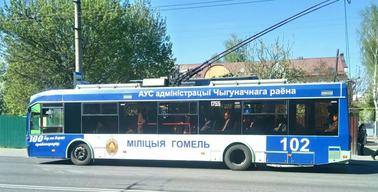 Фотафакт: У Гомелі з'явіўся "міліцэйскі" тралейбус