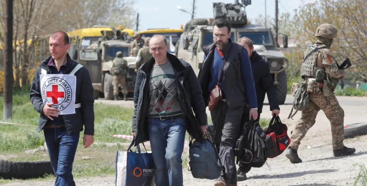 Эвакуацыя мірных жыхароў з тэрыторыі завода "Азоўсталь" праходзіць пры падтрымцы ААН і Чырвонага Крыжа&nbsp;/ Reuters