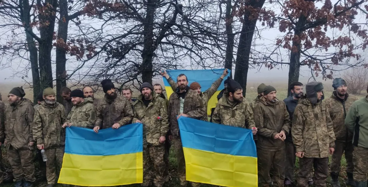 З расійскага палону вярнуліся 64 украінскія вайскоўцы / @ermaka2022
