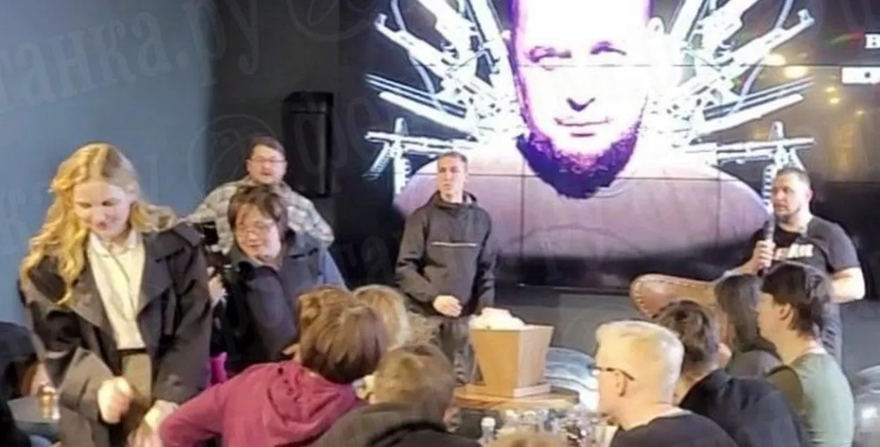 Взрывчатка была в статуэтке, которую блогеру передала девушка /&nbsp;@fontankaspb
