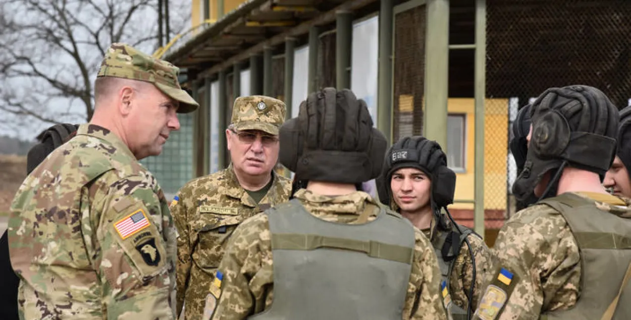 Если проект будет одобрен, то американские инструкторы будут учить по-новому и большее число украинских бойцов / Минобороны Украины
