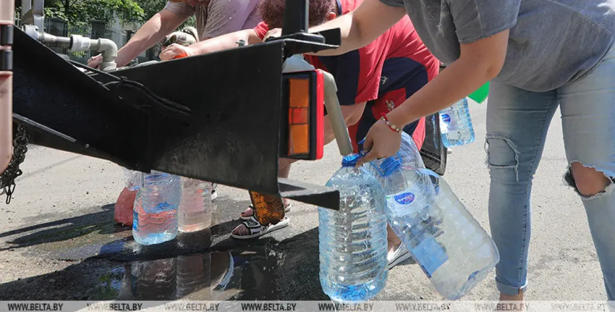 Минчанам пригнали цистерны с питьевой водой / БЕЛТА​