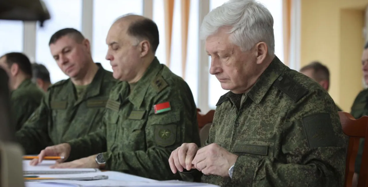 Сергей Дронов (справа) в Беларуси / пресс-служба Минобороны РБ
