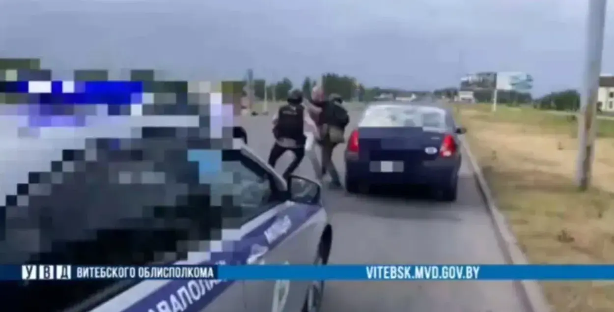 Затрыманне ў Наваполацку / кадр з відэа УУС Віцебскага аблвыканкама
