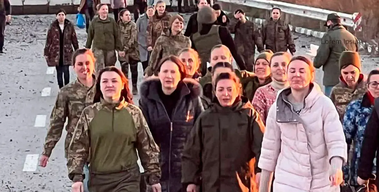 Украинки, освобожденные из плена / Би-Би-Си
