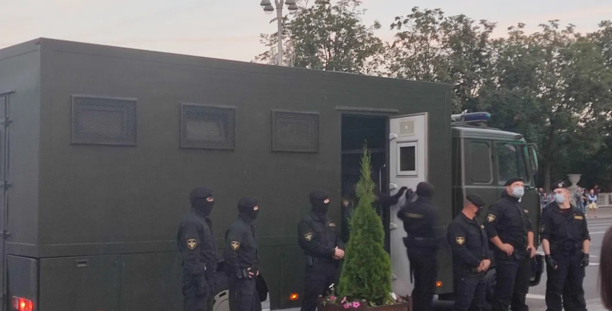 Міліцыя мэтанакіравана затрымлівала журналістаў падчас вулічных акцый